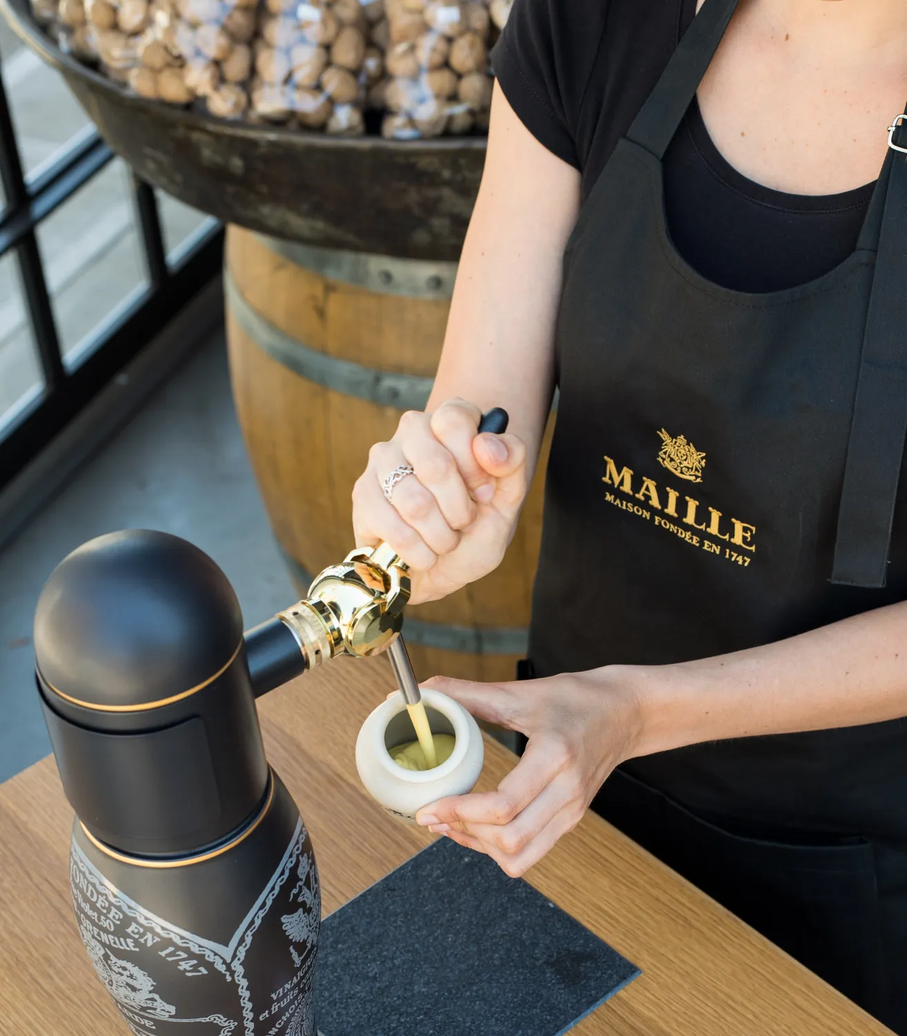 Maille Whisky moutarde poivre fumé pot grès