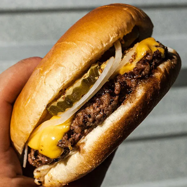 Fire Smoke Society Burger Royale rub burger oignon grillé
